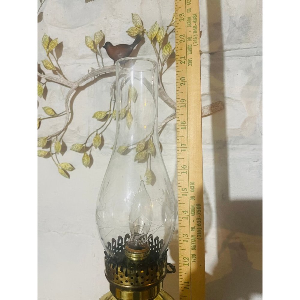 A beautiful vintage brass lamp with glass chimney, old oil lamp converted to ele - Picture 5 of 10